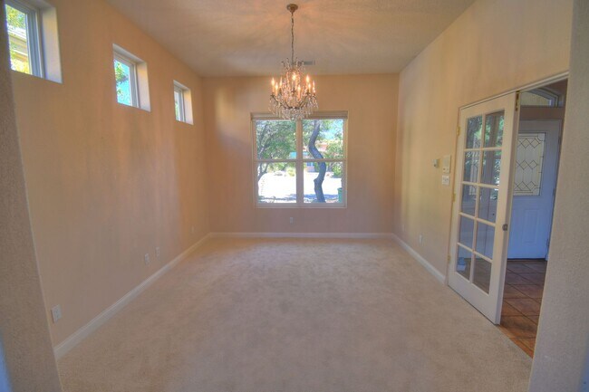Building Photo - Beautiful NE Heights 3-4 Bedoom with Amazi...