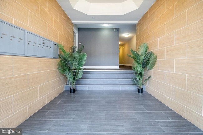 Building Photo - 417 18th St NE