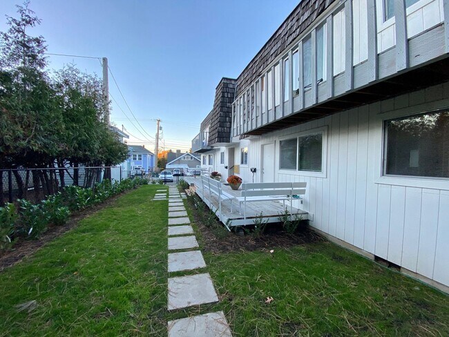 Building Photo - BF1211