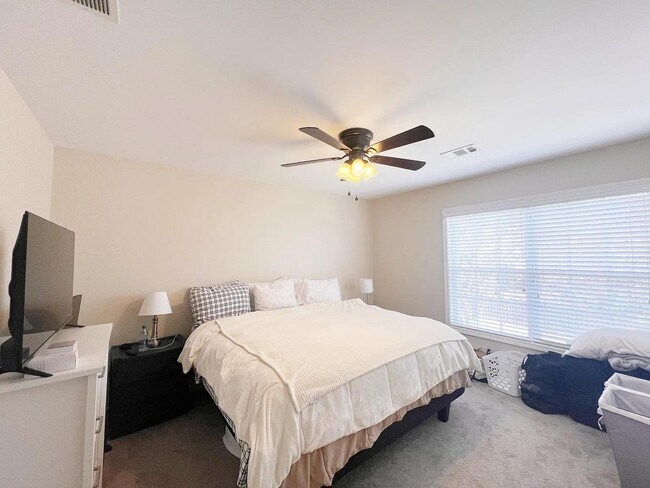 Building Photo - 514 Adeline Ct