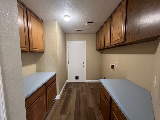 Building Photo - 4-bedroom single story home in Turlock!