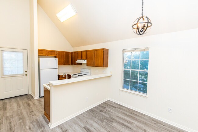 Dinette - 3001 Whisper Oaks Ln