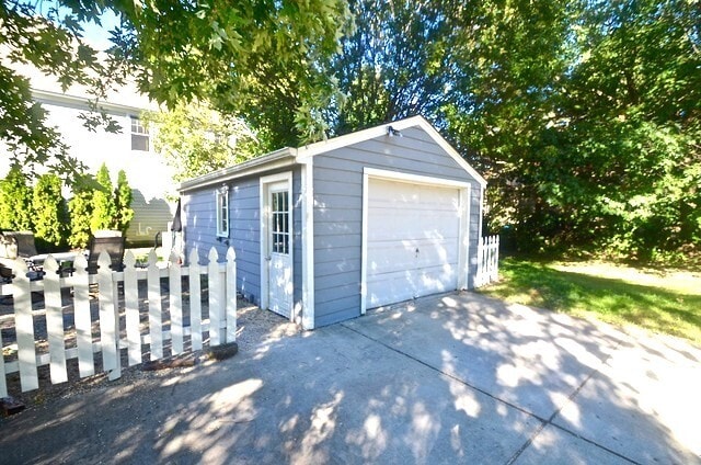 Building Photo - 1106 N Main St