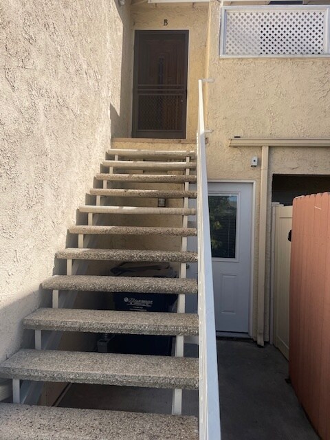 Stairs to Hillview Unit B - 16522 Hillview Cir