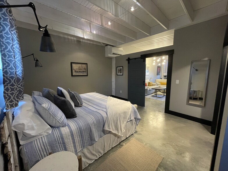 King bed, bedside tables and lamps, beautiful lighting. Bedding is provided. - 475 S Hickory St