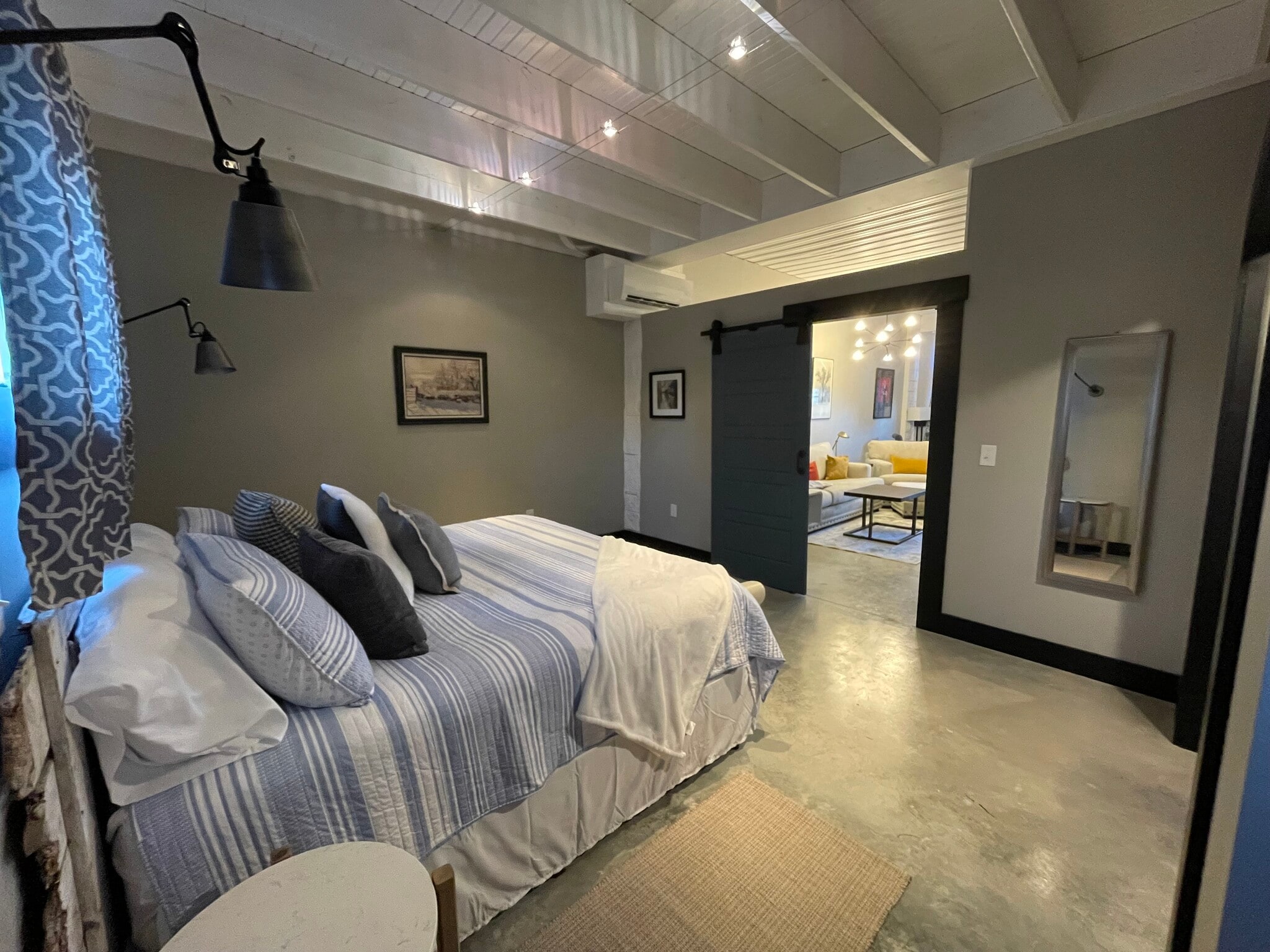 King bed, bedside tables and lamps, beautiful lighting. Bedding is provided. - 475 S Hickory St