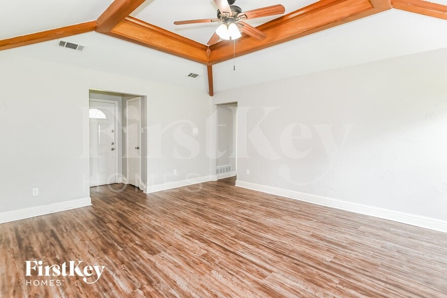 Building Photo - 302 Apache Dr