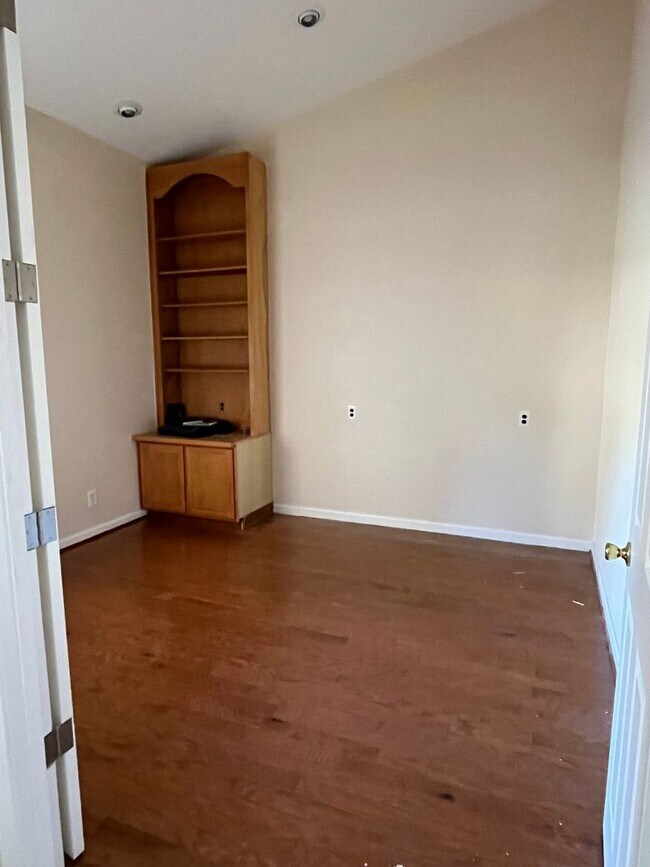 Building Photo - Charming 4 Bedroom 2 Bath Home in Antioch!