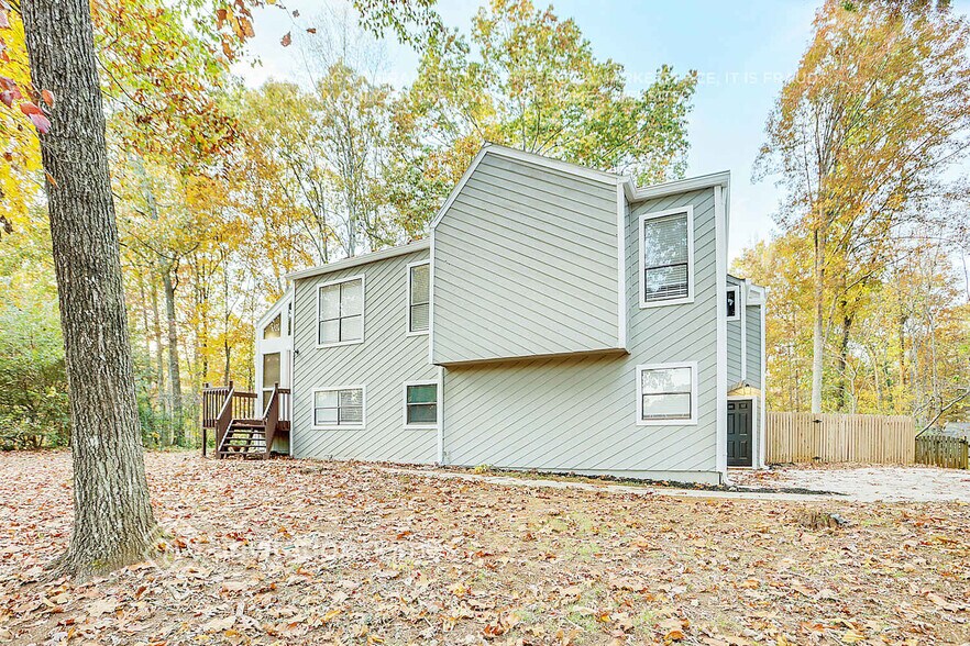 Building Photo - 2230 Rolland St