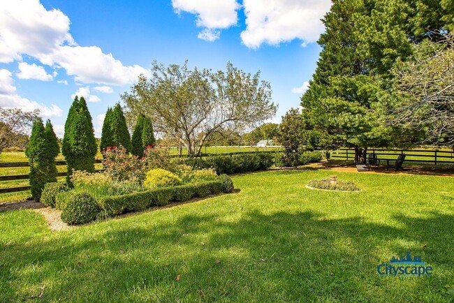 Building Photo - Fantastic Farmhouse in pastoral Goochland!