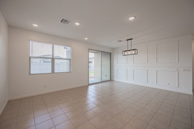 Building Photo - 12448 W Gardenia Ct