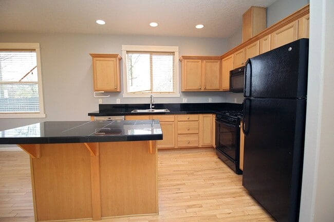 Building Photo - 7123 SE Brooklyn St