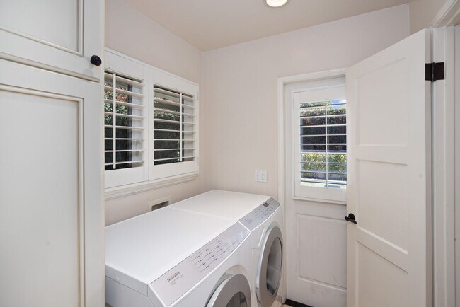 Building Photo - 160 Mauna Loa Dr