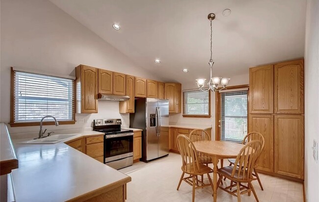 Building Photo - 2534 E 125th Way
