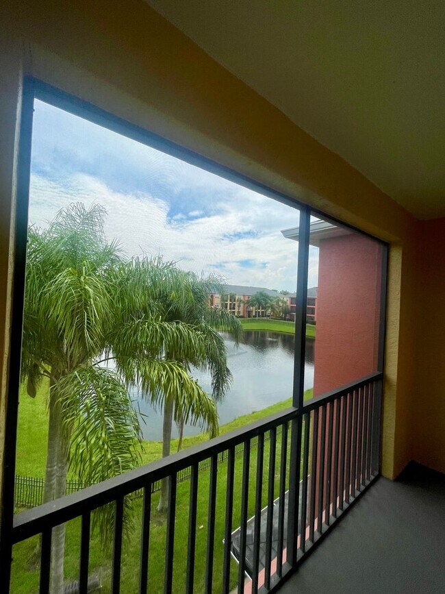 Building Photo - 1 Bedroom / 1 Bath Condo in Gated Communit...