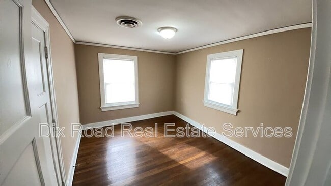 Building Photo - 15 Vassar Dr