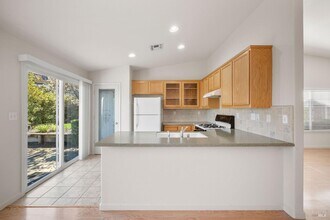 Building Photo - 332 Watson Hollow Dr