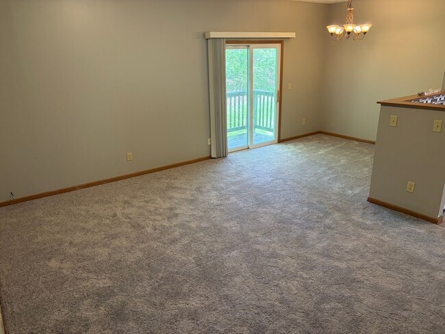 Building Photo - 3 Bedroom 3.5 Bath Townhouse