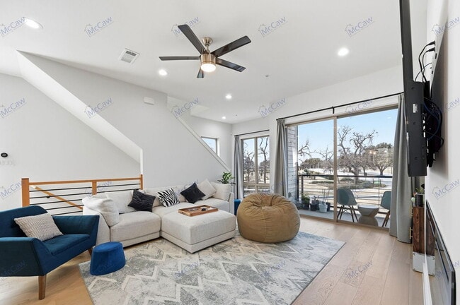 Building Photo - 2620 Valley View Ln