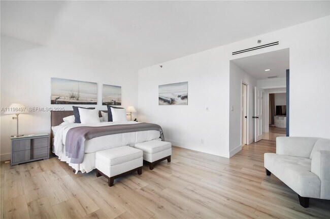 Building Photo - 19234 Fisher Island Dr