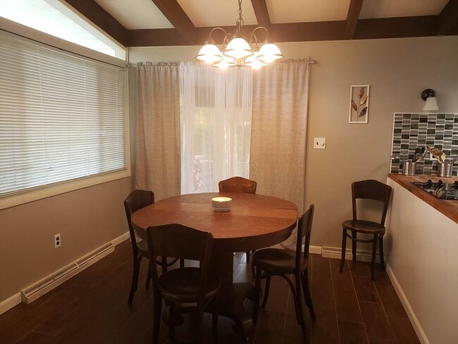 Building Photo - 10 Donenfeld Dr