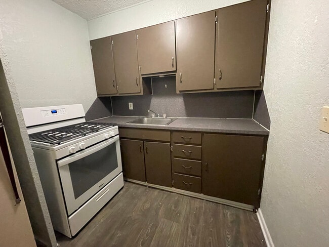 Building Photo - 404 E Madison St