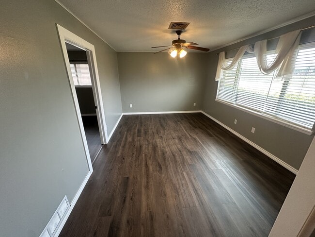 Building Photo - 137 E Jarman Dr