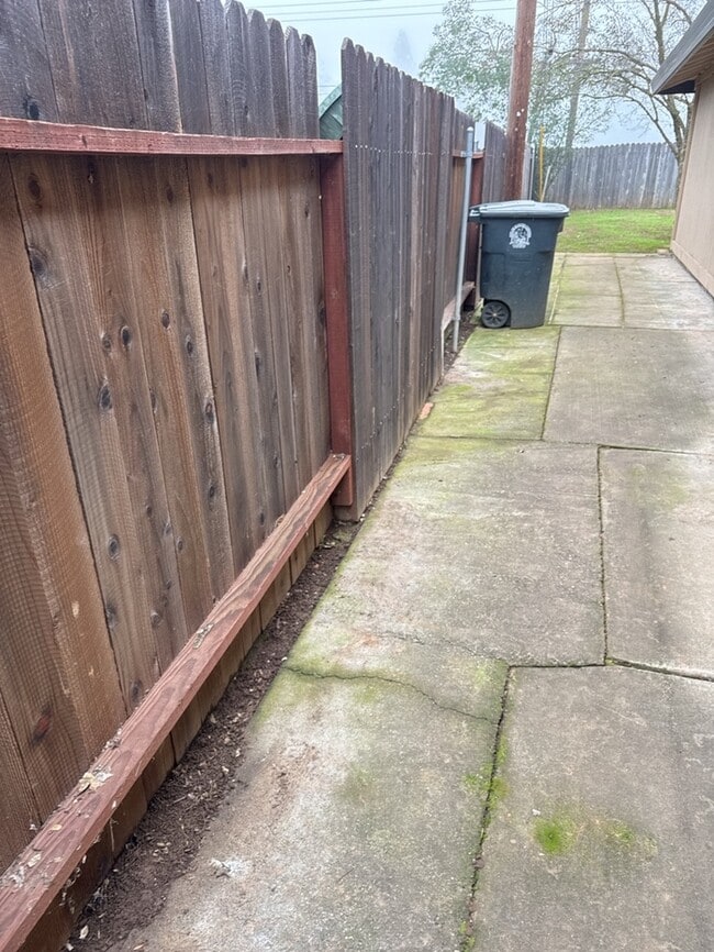 Building Photo - Well Maintained 2-Bedroom 1- bath Home in Quiet Sacramento Neighborhood