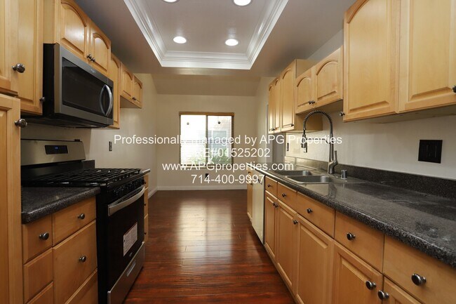 Building Photo - 2 Bed + 2 bath split level Condo with a 2 ...