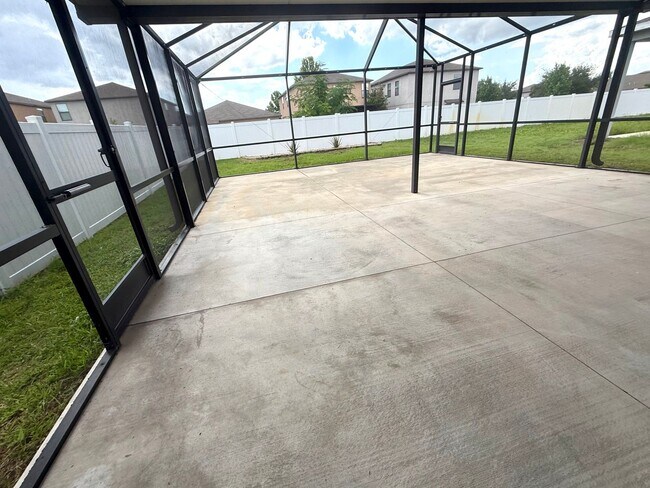 Building Photo - Spacious Riverview Rental in South Fork Lakes with Oversized Screened Patio & 2-Car Garage