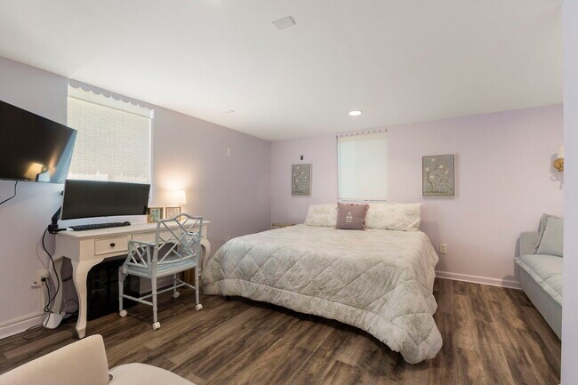 Building Photo - 4470 Chatworth Ct NE