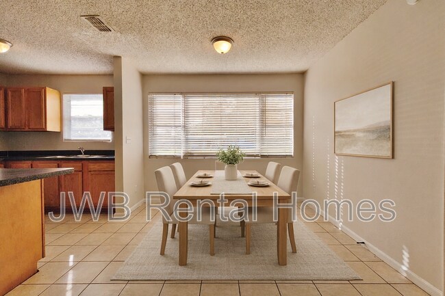 Building Photo - 1121 La Marche Dr