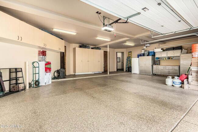 Building Photo - 1930 E Desert Willow Dr