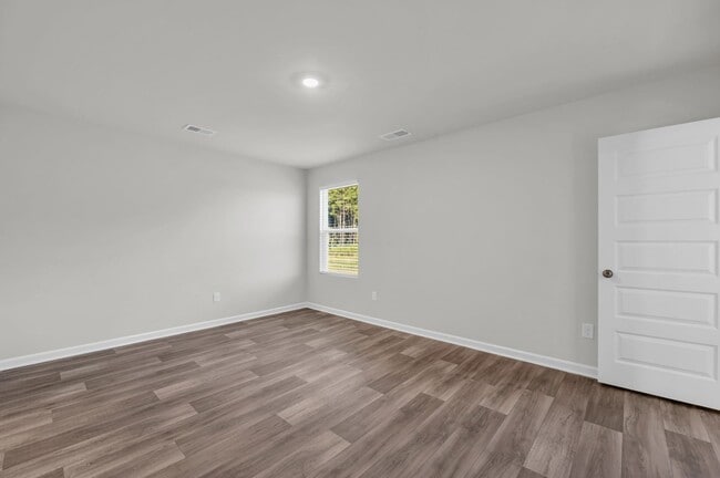 Building Photo - ***MOVE-IN SPECIAL*** $500 OFF OF YOUR FIR...