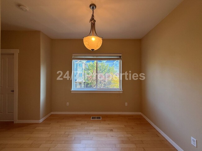 Building Photo - Cozy and Spacious Townhome w/ Deck & Balco...
