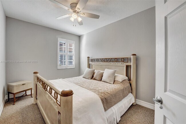 Building Photo - 290 NE 5th Ave