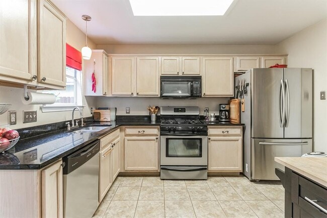 Building Photo - 2912 Feathercrest Dr