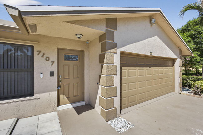 Building Photo - 7107 181st Ct N