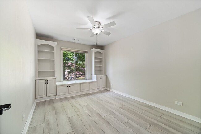 Building Photo - 890 Sheldon Ct