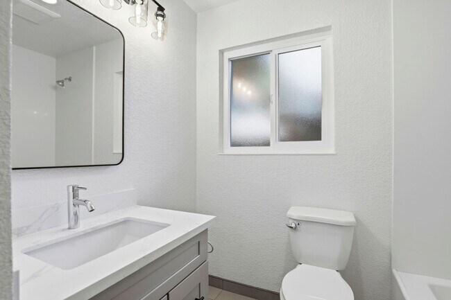 Building Photo - Beautifully Remodeled Property