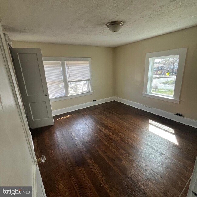 Building Photo - 609 Smithfield Ave