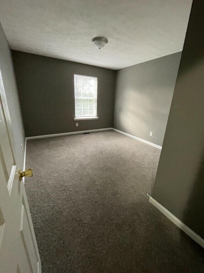 Building Photo - 203 Maple Leaf Ln