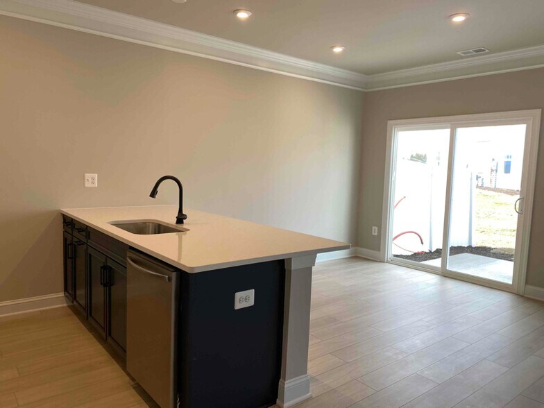 Building Photo - 209 Sunbird Ln