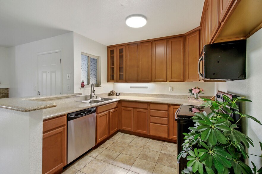 Building Photo - 3715 Tallyho Dr