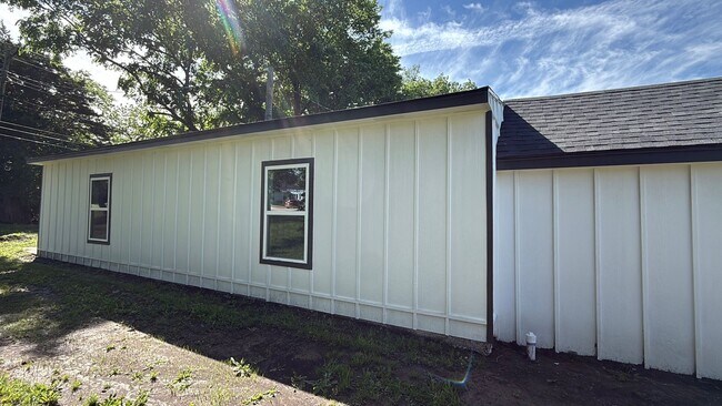 Building Photo - Cute 2 bedroom home in Prague!