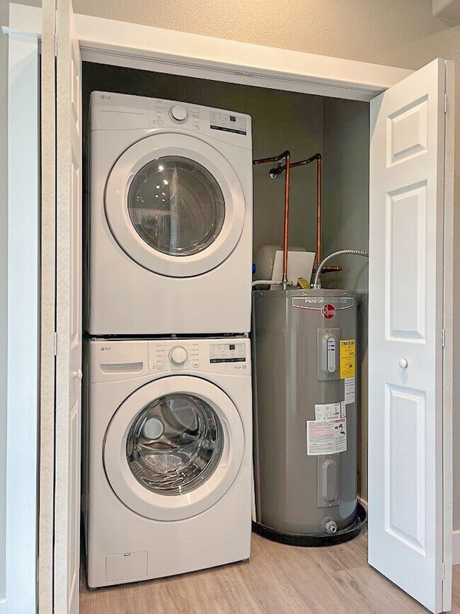 Building Photo - 2 bed/ 1.5 bath in Brand New Soldier Ridge Complex!