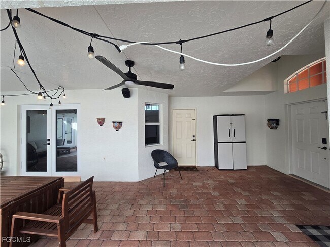 Building Photo - 2309 SW 27th St