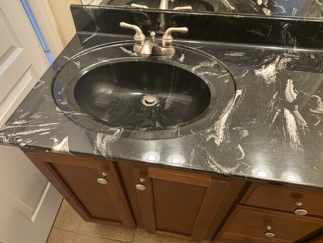 Building Photo - Spacious 4-Bedroom Home for Rent in Kings Grant Fayetteville – 15 Minutes from Fort Bragg