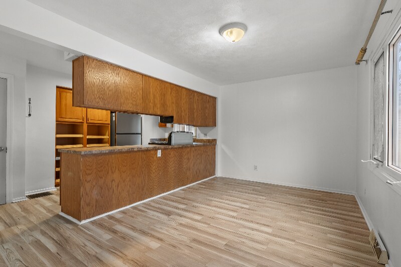 Building Photo - 423 Cornell Dr