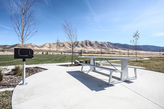 Building Photo - 4304 N Poplar Street